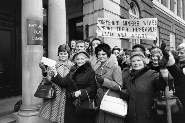 The wives of striking Derbyshire miners hand in a letter to the Coal Board in Hobart Place on January 18, 1972:  With them was former MP for Bolsover, Dennis Skinner (centre).  (Photo by Evening Standard/Getty Images)