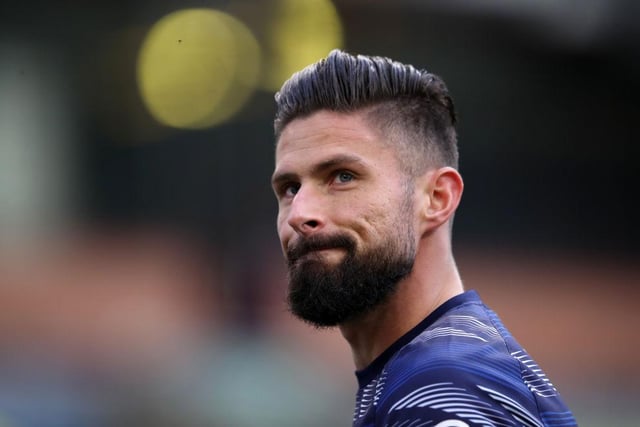 Chelsea striker Olivier Giroud is considering leaving the club to ensure that he is in the France squad for next summer's Euros. (Football.London)