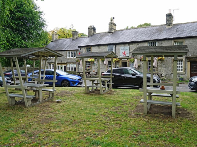 As well as being ranked among the best pubs in Derbyshire and England by The Telegraph, The Red Lion has also recently scooped a CAMRA ‘pub of the month’ award from the Sheffield and District branch.