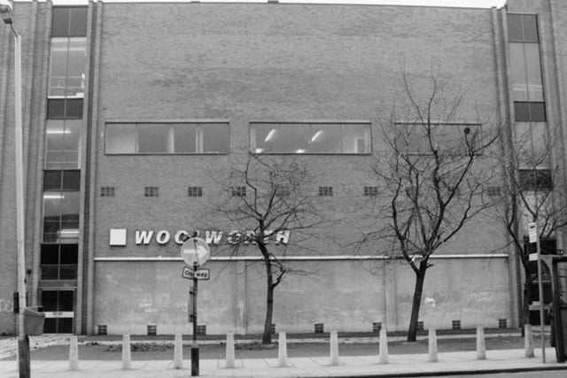 This image shows the back of the Woolworths store, as seen from Vicar Lane in 1989. Woolies was a big feature in town  both from it's Burlington Street location and later whan it moved as part of the Vicar Lane shopping centre development. Sadly the company closed all its stores in 2009