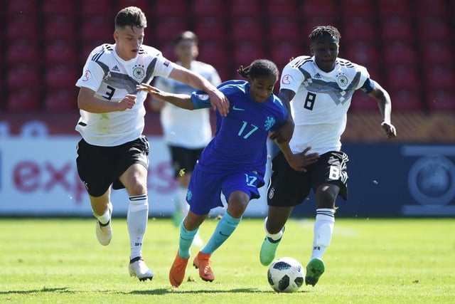 Crysencio Summerville's move to Leeds United over the summer has been strongly criticised by a Dutch newspaper due to his lack of first-team opportunities. (Sport Witness via De Telegraaf)