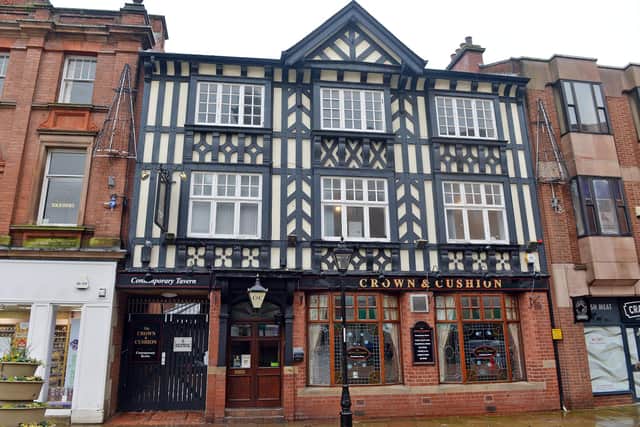 The Crown and Cushion pub on Low Pavement, Chesterfield has been evacuated following reports of a bomb in the venue.