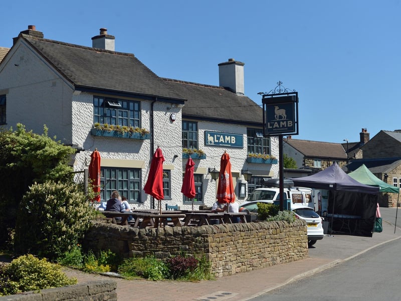 A mini-market takes place every Thursday outside the Lamb Inn at Holymoorside, with Pizza Pi serving up their delicious pizzas outside the pub on Thursday evenings. If you’re looking to enjoy a delicious meal and a drink without breaking the bank, this is one of the best options in the area over the coming weeks and months.