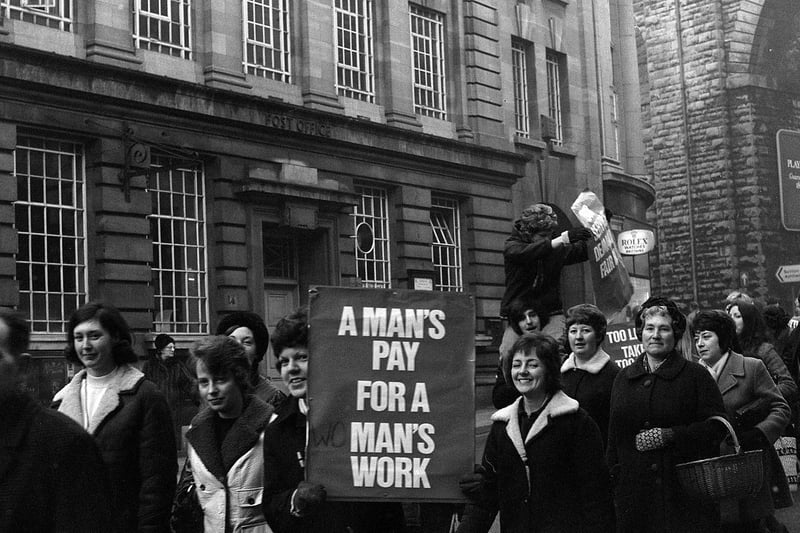 Mansfield Post Office workers went on strike over pay conditions - do you remember this?
