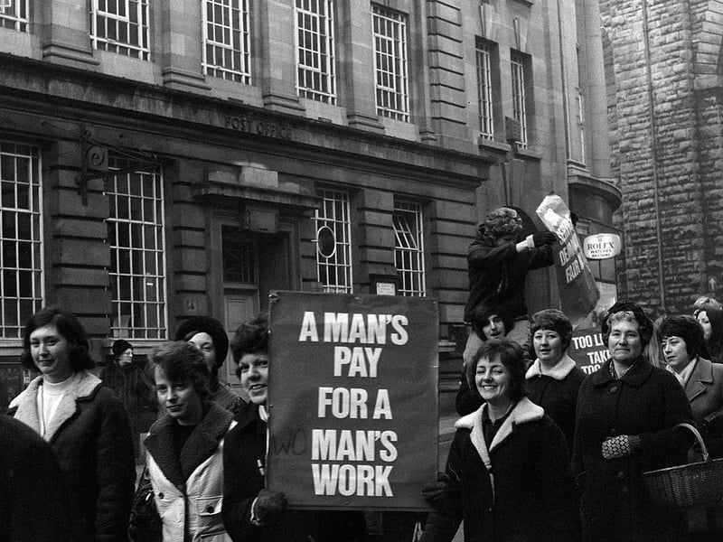 Mansfield Post Office workers went on strike over pay conditions - do you remember this?