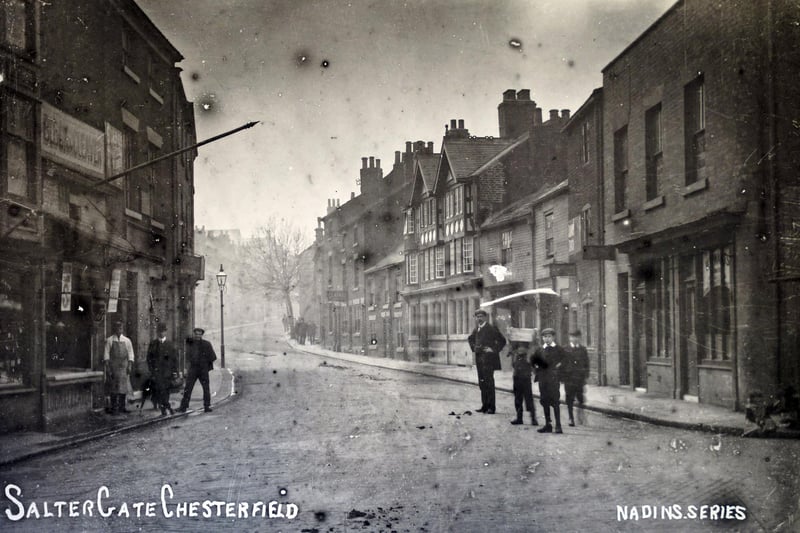Saltergate looking west from Hollywell Cross in Chesterfield, 1910.