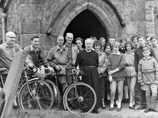 Derbyshire cyclists church service, September 1962.