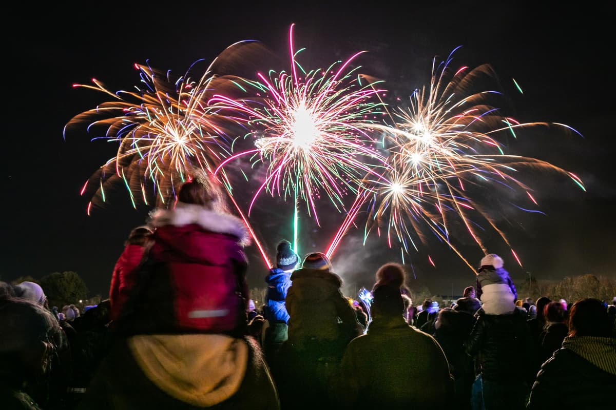 Firework Check In Bonfire night update: Community fireworks shows in these 13 places ...