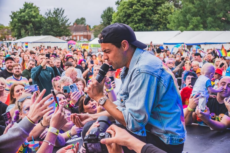 Headline act A1 went down a storm with the crowd (photo: Fergus Wright - instagram.com/wrightpixels)