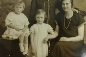 Christine Lilian Metcalf,  standing centre, aged six in 1926. Cousin Brenda is sitting on the table. Christine's mum, Lilian Holt, is standing and Aunty Poll is right.