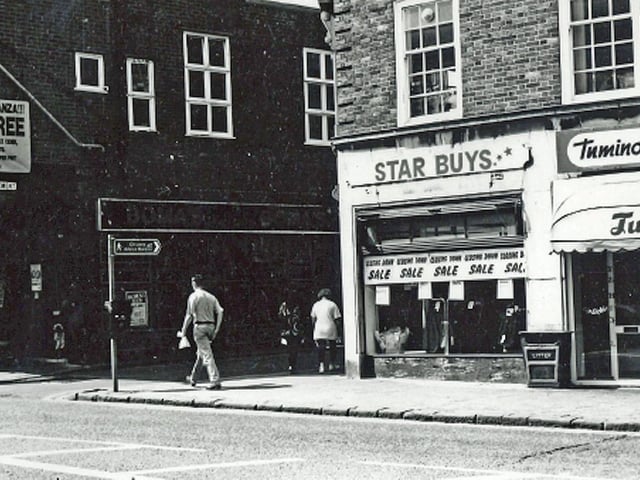 Chesterfield's Knifesmithgate - including the Tuminose takeaway which was always busy after a night out in Chesterfiekd during the eighties!