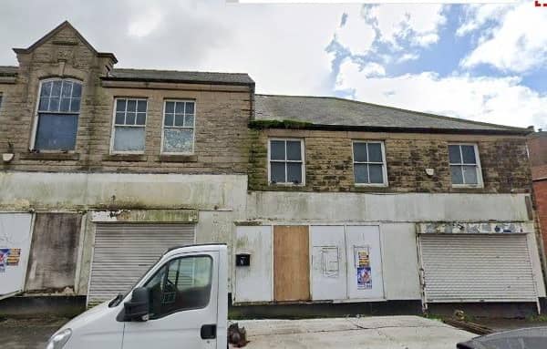 An application to convert an empty building on High Street Tibshelf into 10 single bedroom apartments has been lodged with Bosover District Council.