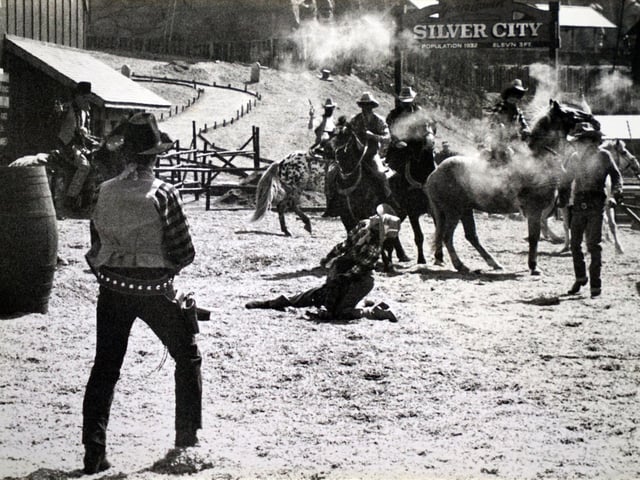 Gun fight at silver city - American Adventure 1987.