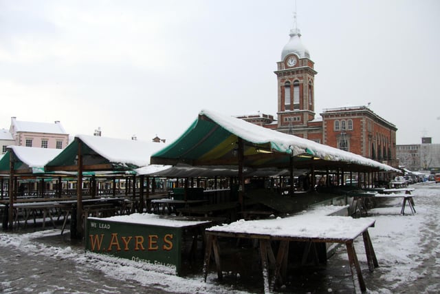 Snow Scenes at Chesterfield market in December 2010