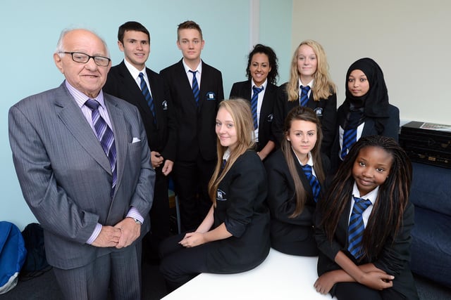 Holocaust survivor Ziggy Shipper pictured with pupils at Sheffield Park Academy in 2013