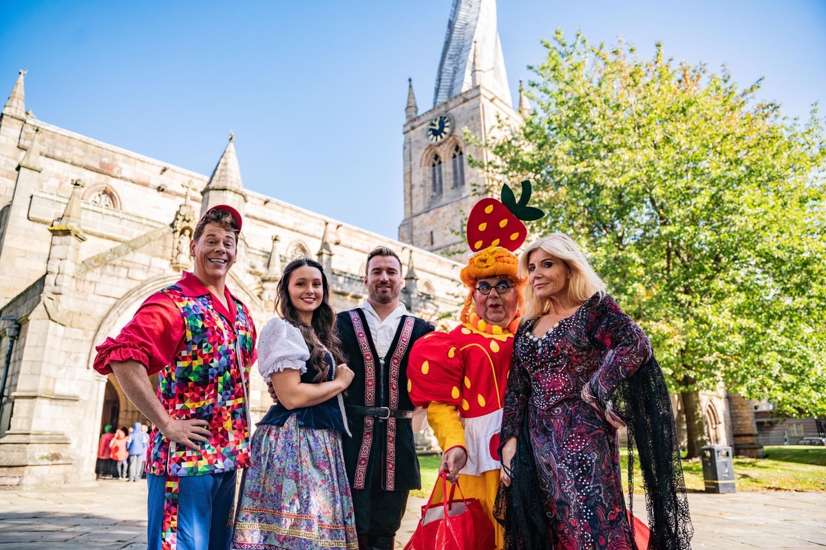 Photos show TV and theatre stars in Chesterfield ahead of ‘biggest and brightest’ Christmas panto