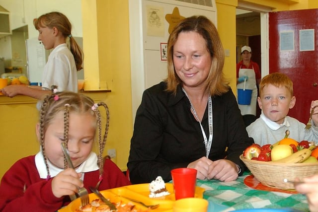It's 2005 and these West View Primary School pupils are enjoying some tasty lunch options.