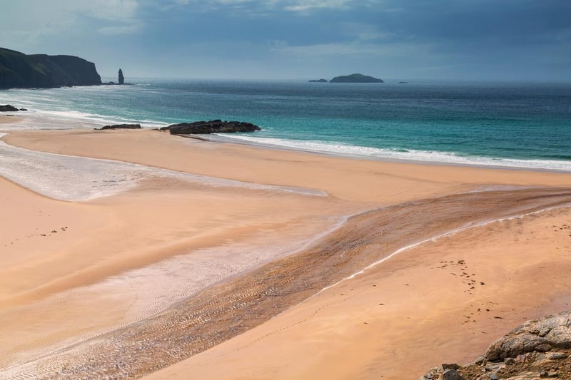 Considered the most beautiful beach in Britain, around 1.5 miles of pink sands, imposing cliffs, large dunes, crashing waves and glorious views await at the spectacular Sandwood Bay.