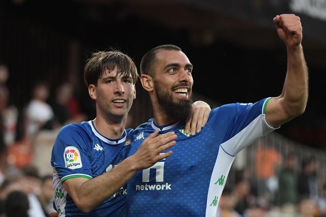 On 14 August 2019, Iglesias moved to Real Betis after agreeing to a five-year deal for a fee of €28 million. He scored 13 goals in the 2020/21 La Liga season as Betis clinched a Europa Leauge spot.