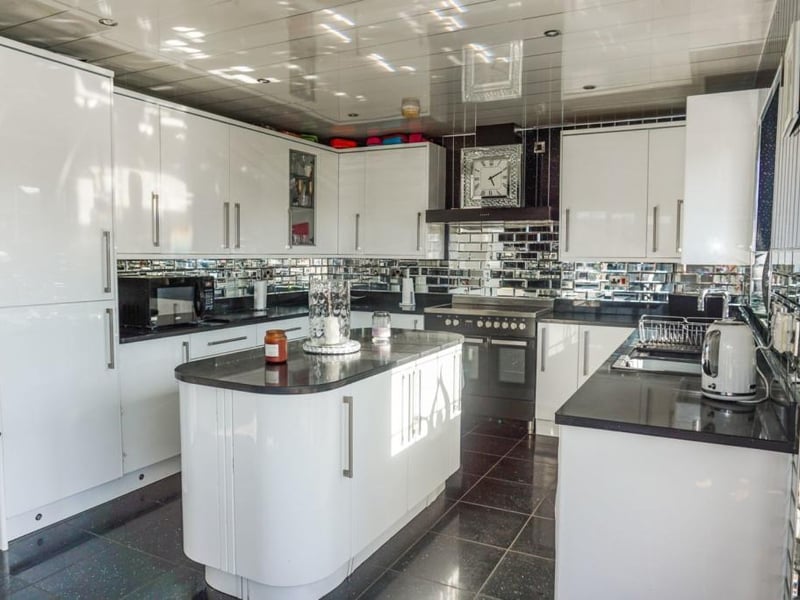 Newly fitted stylish kitchen/diner
