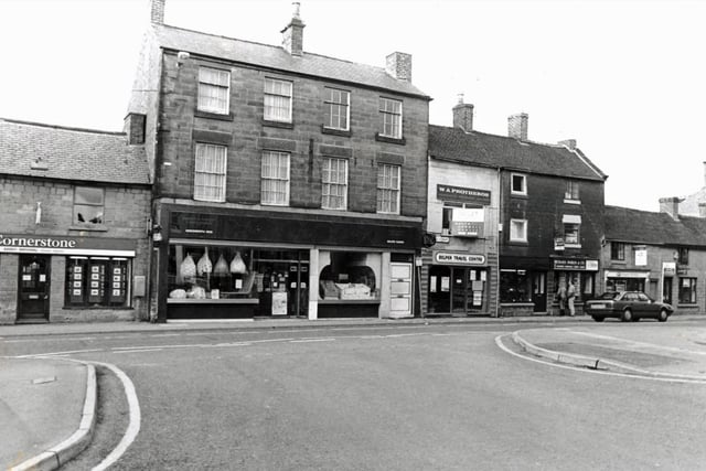 Retro Derbyshire. A view of Bridge Street Belper from King Street, 1990s
