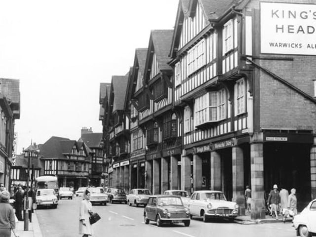 Can you remember the King’s Head on Knifesmithgate? The pub was in existence from the late 1800s, although the original building was demolished in the 1920s for a road widening scheme. A replacement building incorporated the Kings Head pub, and now houses The Victoria.