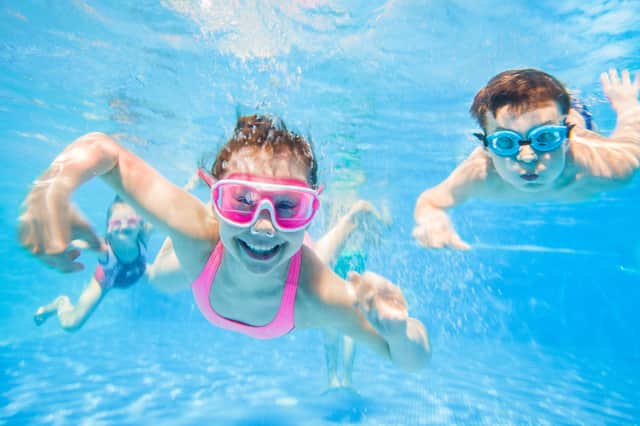As temperatures across Derbyshire have reached 26 degrees this week, we have gathered the best-rated swimming pools in the county.