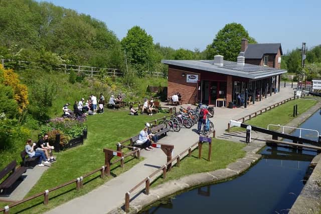 Chesterfield Canal Trust's Hollingwood Hub receives 7th consecutive Green Flag Award, honouring excellence in green space management.