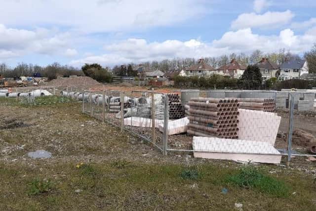 The proposed planning application includes an approximate 1.1 hectare site located to the rear of an existing residential development off Chesterfield Road, at Holmewood.