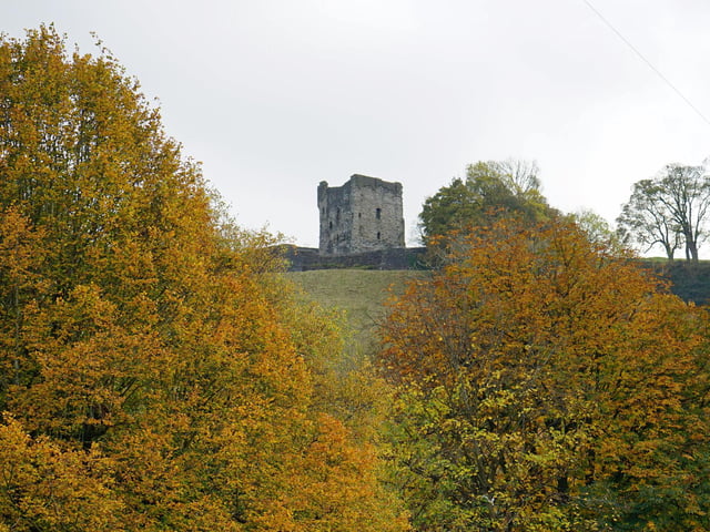 The ruins of the 11th century Peveril Castle overlook the village.