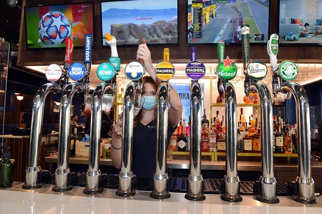 There are 32 taps on the bar.