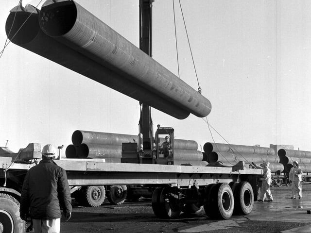 Pipes for the British Petroleum (BP) North Sea Oil pipeline are unloaded at Leith docks in November 1972.