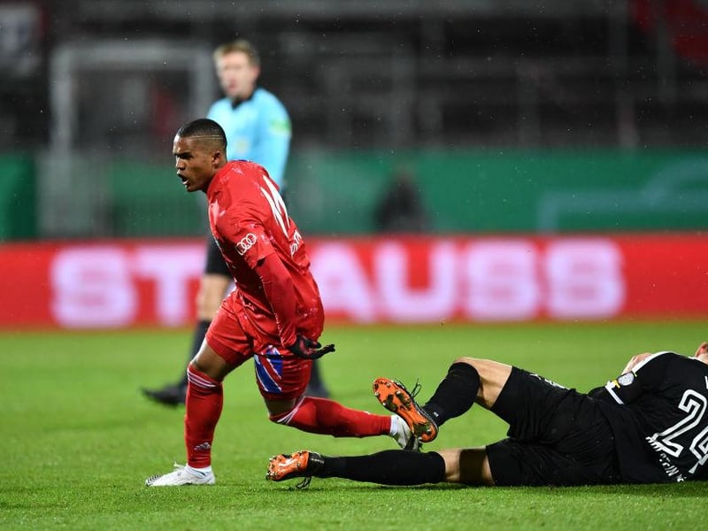 Leeds United are set to miss out on Douglas Costa. The Whites were one of several clubs interested in winger, but it appears the attacker is on the verge of joining Gremio. (Leeds Live)

(Photo by Stuart Franklin/Getty Images)