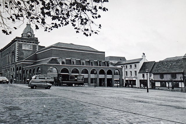 New Square Chesterfield, looking towards the Market Hall 1982.