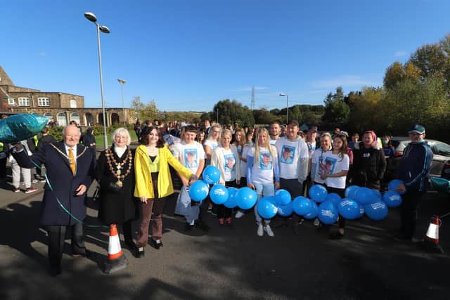 A group of Chesterfield teenagers have joined Logan Folger's family on a sponsored walk.