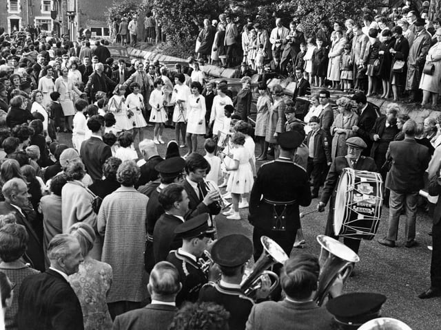 Castleton garland ceremony, 1967