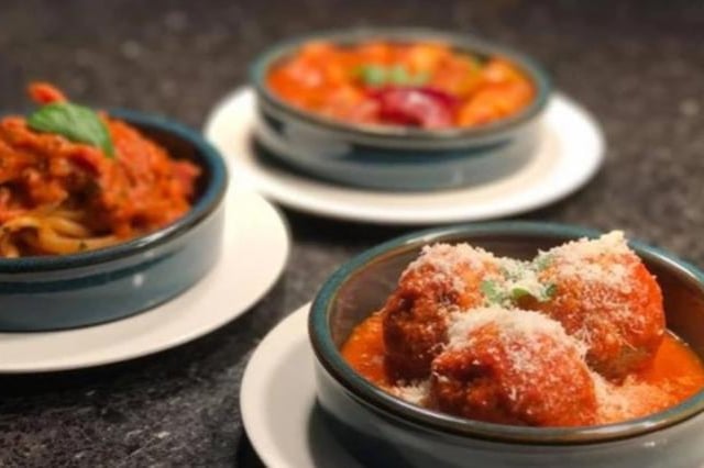 La Rustica dish up a modern variety of dishes including Italian cuisine in a relaxed and friendly atmosphere where customer satisfaction is imperative. The restaurant uses the freshest locally sourced ingredients to provide high quality dishes to order.