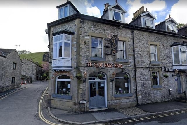 This hotel and pub has a 4.4/5 rating based on 1,337 Google reviews. One customer described the Sunday roast as “amazing” and complimented the “friendly staff.”