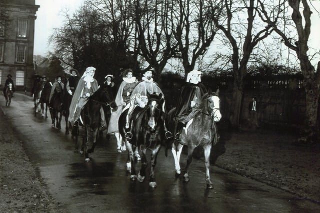 Re-enactment actors pictured Leaving Chatsworth House for the forth Centenary of the arrival in Sheffield of Mary Queen of Scots
Saturday 28th November - Saturday 5th December 1970