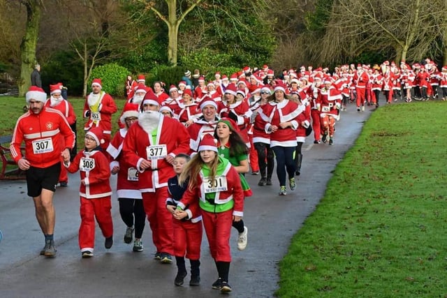Santa Fun Run at Queen’s Park will take place on Sunday 24 December (Christmas Eve), starting at 10am (1.5km) and 10:30am (5km)
The Fun Run features participants dressed in Santa suits running around the park, with a 1500m race and another one of 5k. Chesterfield Santa Fun Run is Supporting local charities, Ashgate Hospice and CSALS.
More information can be found online: https://www.chesterfield.co.uk/events/chesterfield-santa-fun-run/