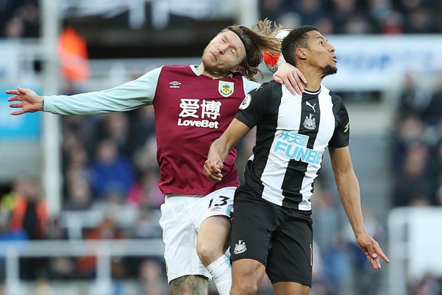 Newcastle United are set to sign midfielder Jeff Hendrick on a free transfer following his release from Burnley. (The Guardian via Daily Mail)
