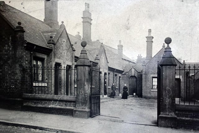 Chesterfield Alms Houses on Saltergate, early 1900s