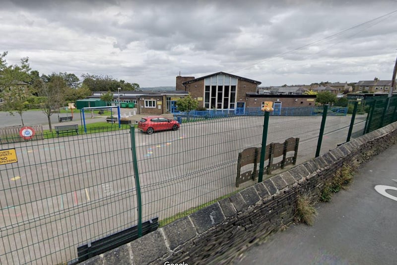 Lindley Junior School in Kirkless has 13 classes with 31+ pupils in it. This means 403 pupils are in larger classes and taught by one teacher.