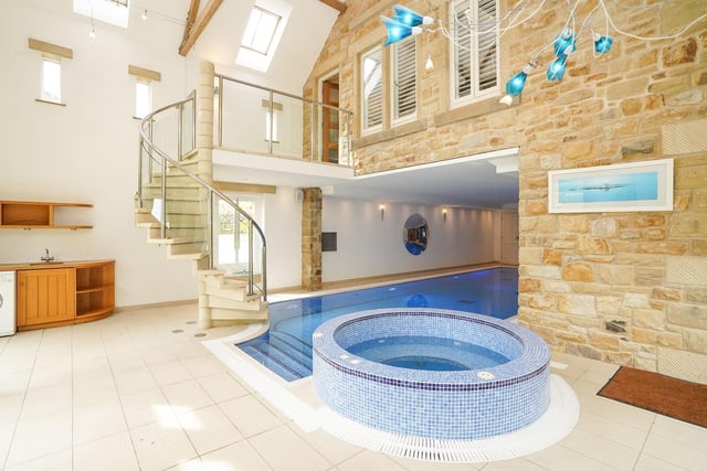 The property has an incredible leisure complex, which includes a jacuzzi.