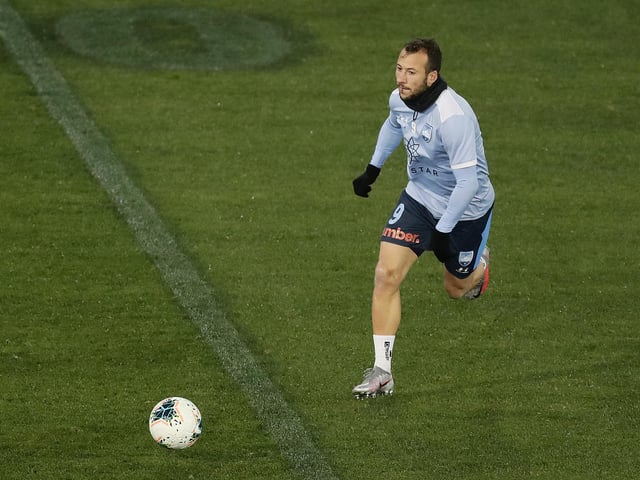 Sydney FC striker Adam Le Fondre has said that he is focused on the task at hand with the A-League side, despite interest from Sunderland and Portsmouth. (Daily Telegraph)