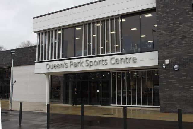 Queen's Park Sports Centre at  Boythorpe Road, Chesterfield has a rating of 4.3 out of 5 based on 705 Google reviews. One of the comments said: "My little one loves coming swimming here the pool is great for kids and babies and a nice temperature. "