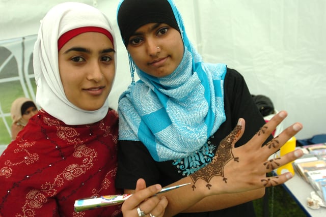 Haniya Masood, 18, and Hifa Malik, 17,  do Henna tattoos  at the International Day at Abbeydale Grange School in 2007