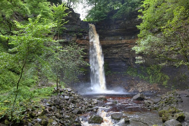 This circular 4.25 mile route from the tourist information centre in Hawes initially follows the Pennine Way before arriving at Hardraw Force, England’s highest above ground waterfall, and travelling back to the start point via the village of Sedbusk.