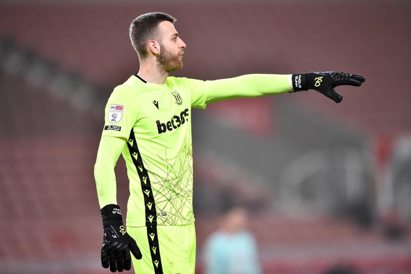Stoke City look set to hang onto loanee goalkeeper Angus Gunn for another season. The Southampton shot-stopper should be able to remain with the Potters for the next campaign, unless his parent club feel they have a better offer on the table. (The Athletic)