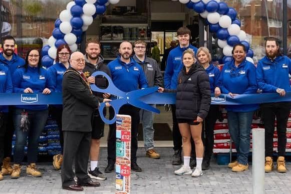 Located on Nottingham Road in Long Eaton, the new Wickes store was officially opened by the Mayor of Erewash, Frank Phillips with the support of local cricket star Ben Duckett, and bowler for Blaze cricket team Lucy Higham.